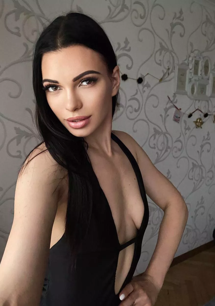 Introduce me to your friends as your perfect sex trophy