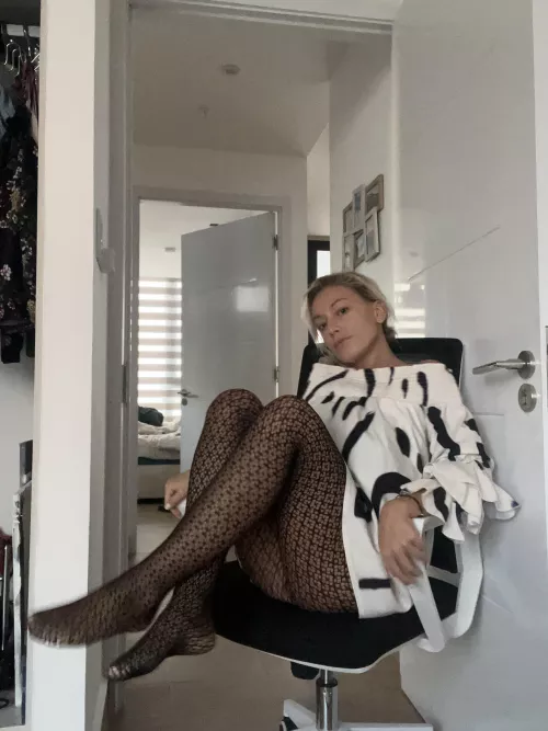 Is it normal to wear pantyhose to work at school?