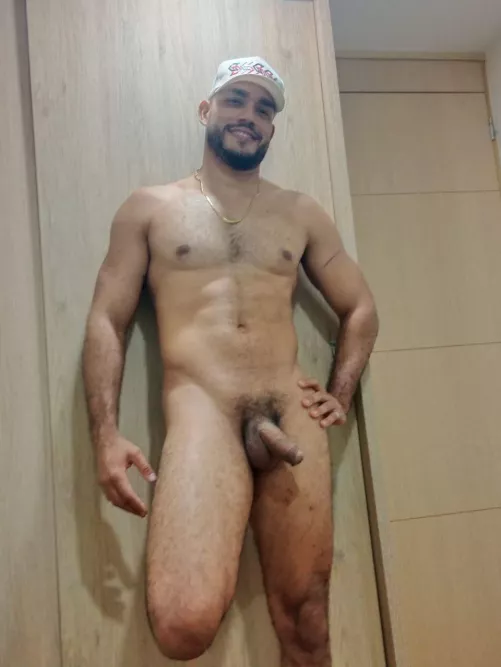 Looking for someone to explore kinks with 💦