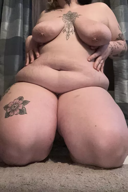 love having curves in all the right places 🥵