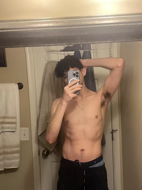 Mirror selfies just don’t hit the same without the pits out