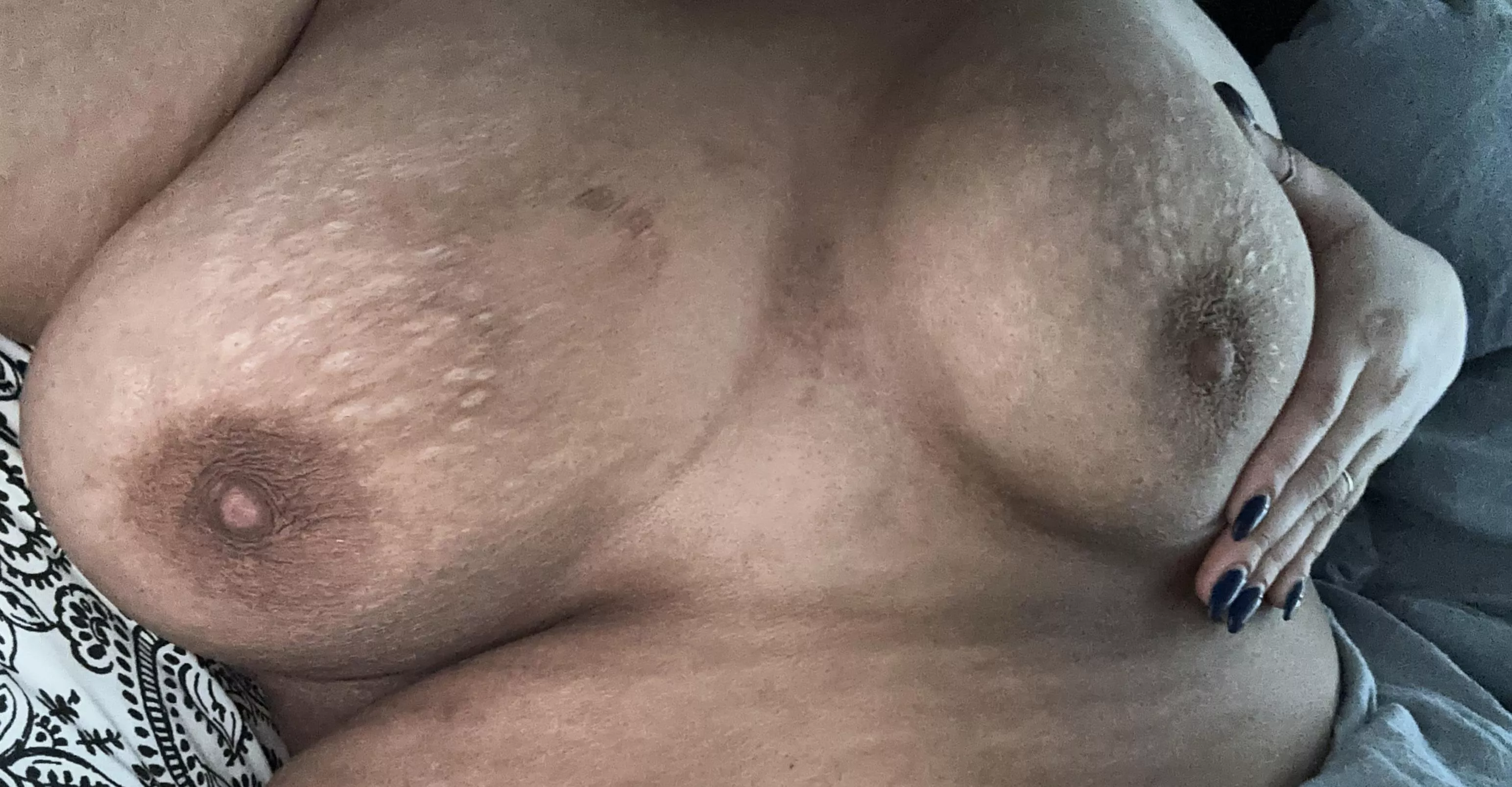 morning titties 😋