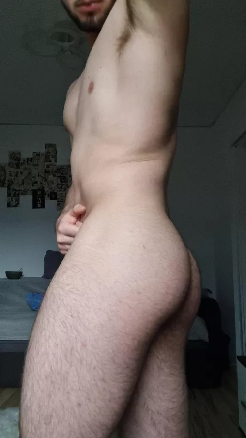 My gf doesn't wanna do a rim job, how about guys?