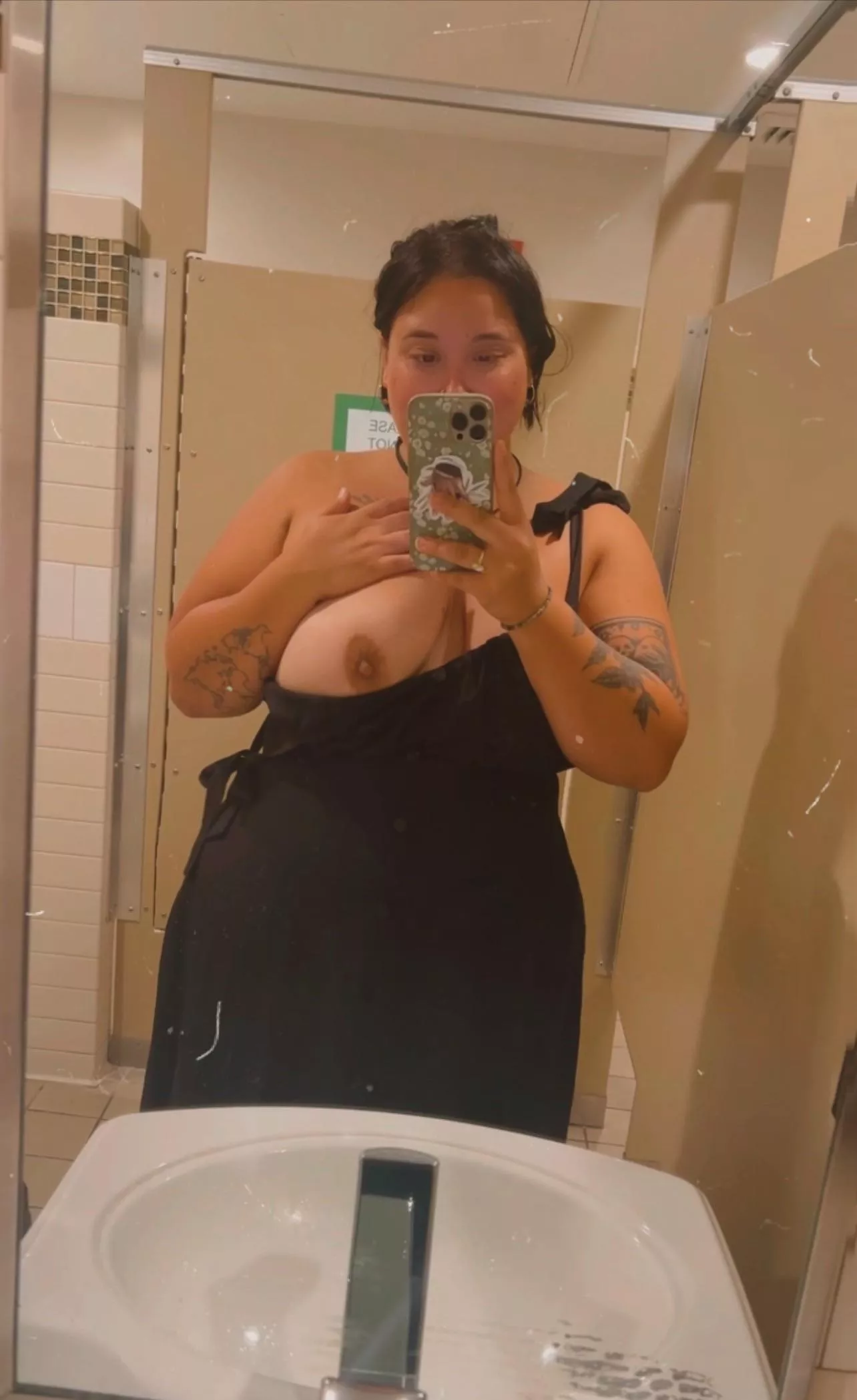 Not me being horny out and about 🙈