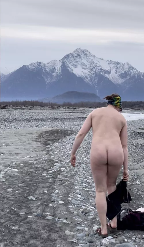 Pale cheeks… white peaks… 41F in Alaska