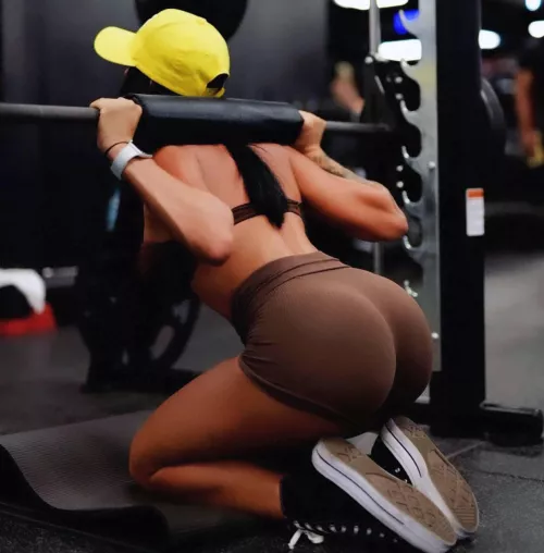 Put your eyes on these thick ass