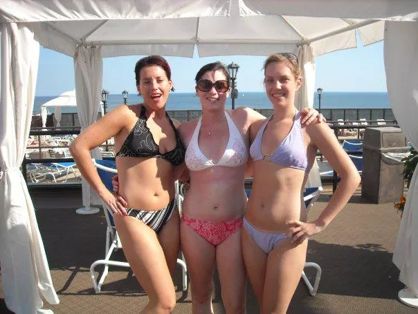 Ranking by the poolside.