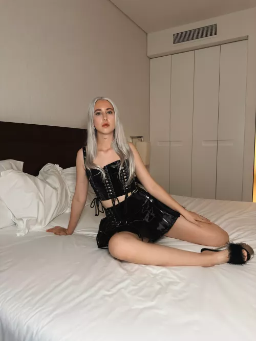 Say yes if you’re in love with my shiny skirt 😈