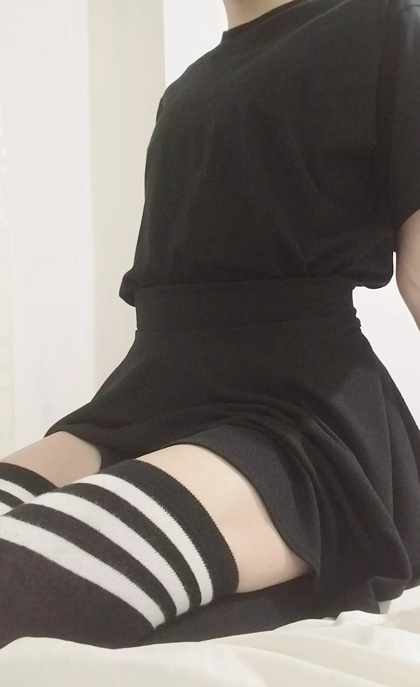 Skirt on top of the shirt is normal, right, boys? (are there girls here to ask?