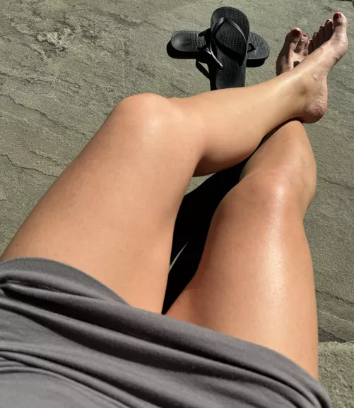 Starting the weekend off with that sun-kissed glow 🥰