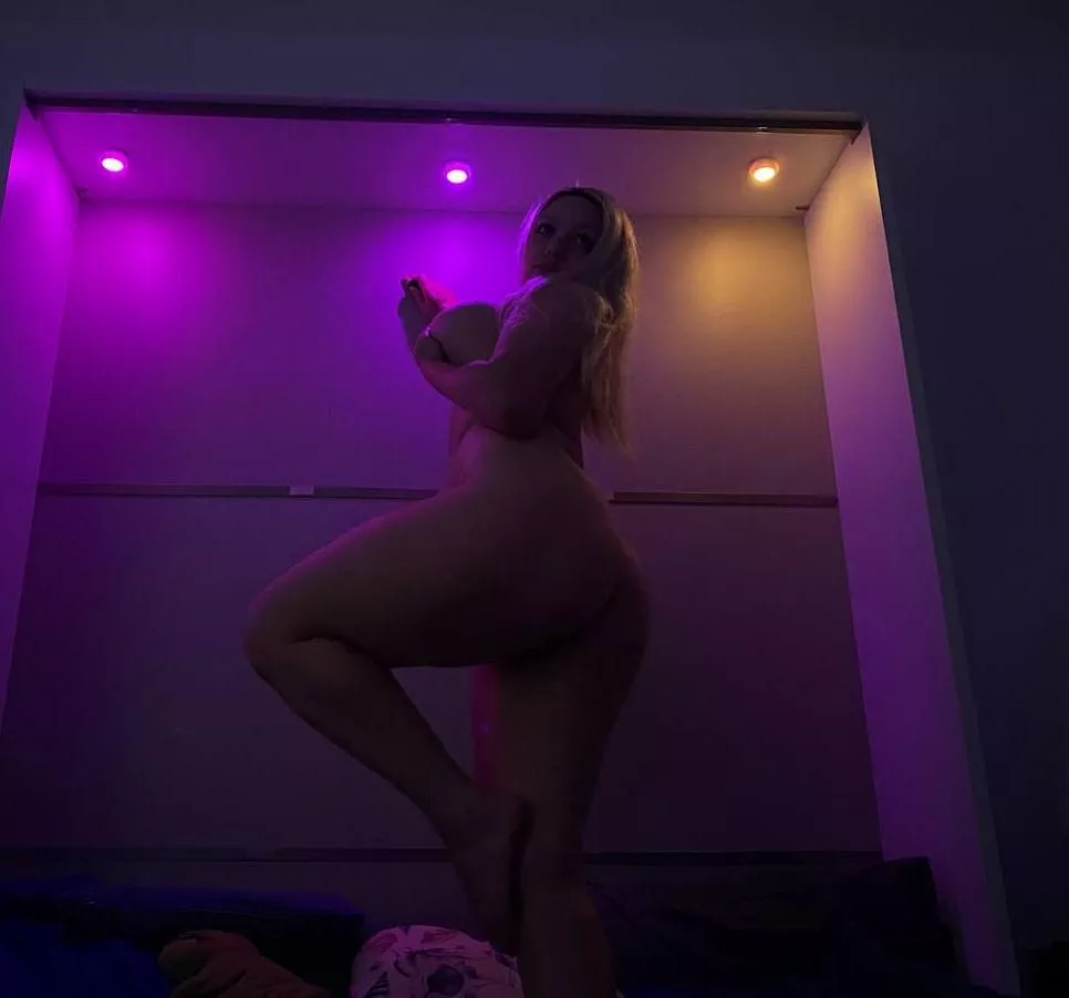 Stick your tongue deep in my asshole