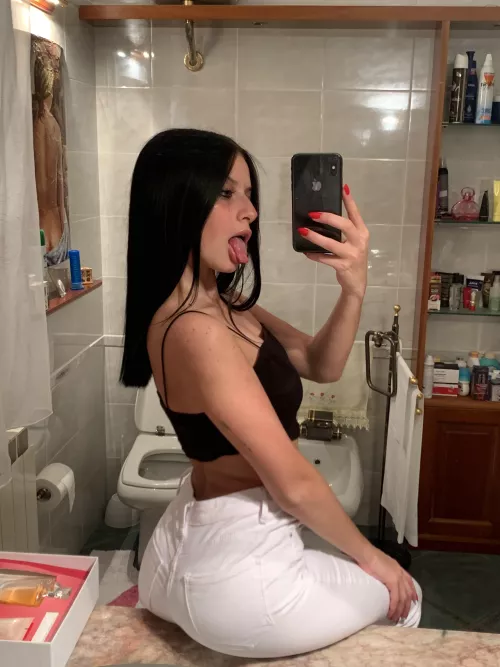 This kitty needs her mouth filled right away