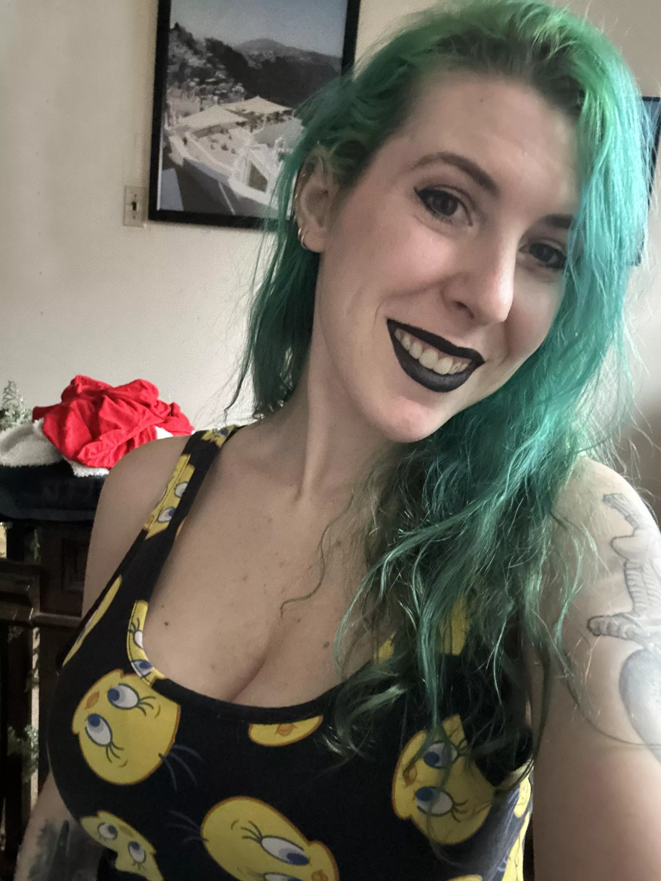 Tweety bird cleavage