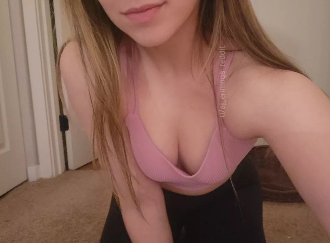 What do we think of a gym girl downblouse?