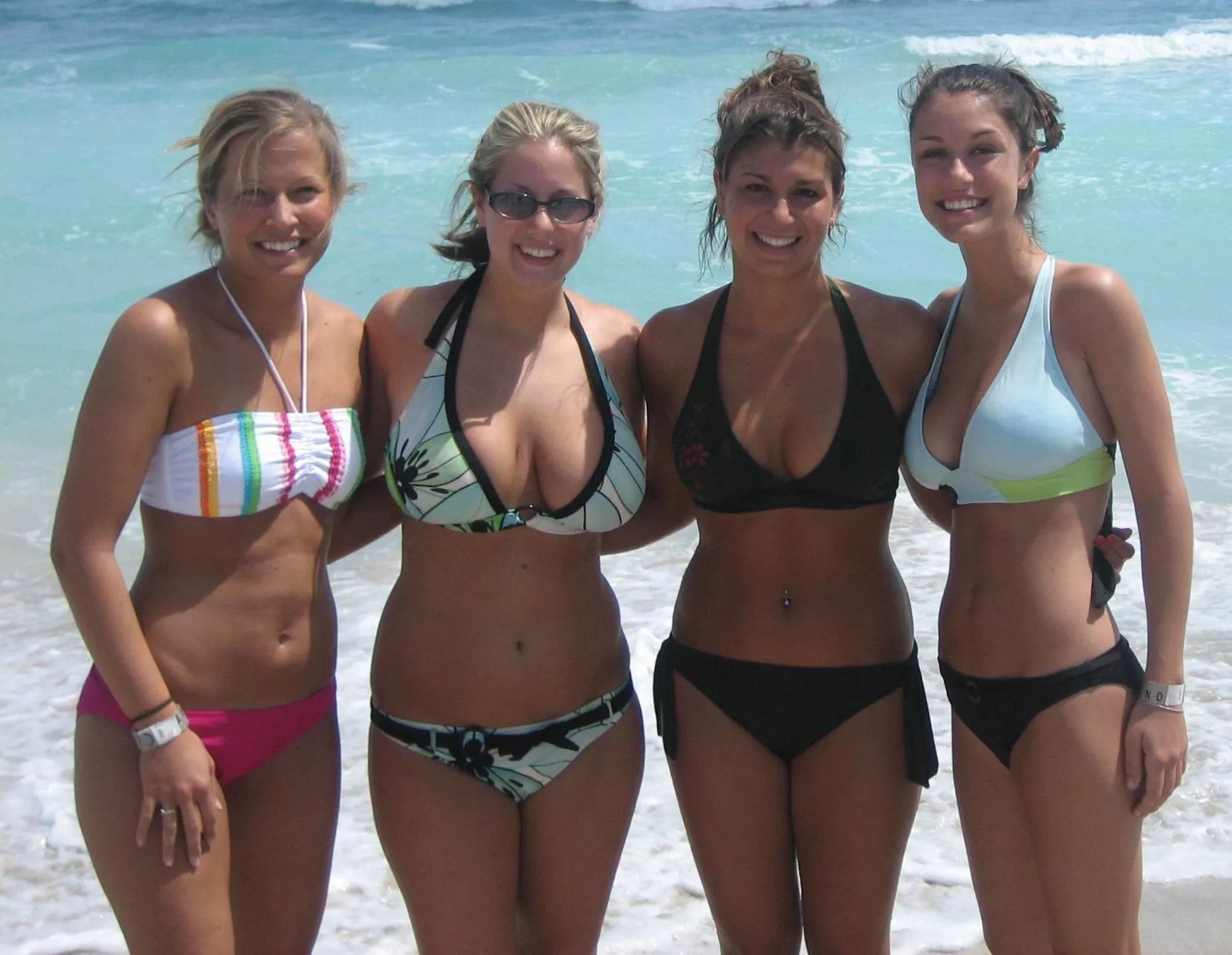 who are you fucking on the beach [4]