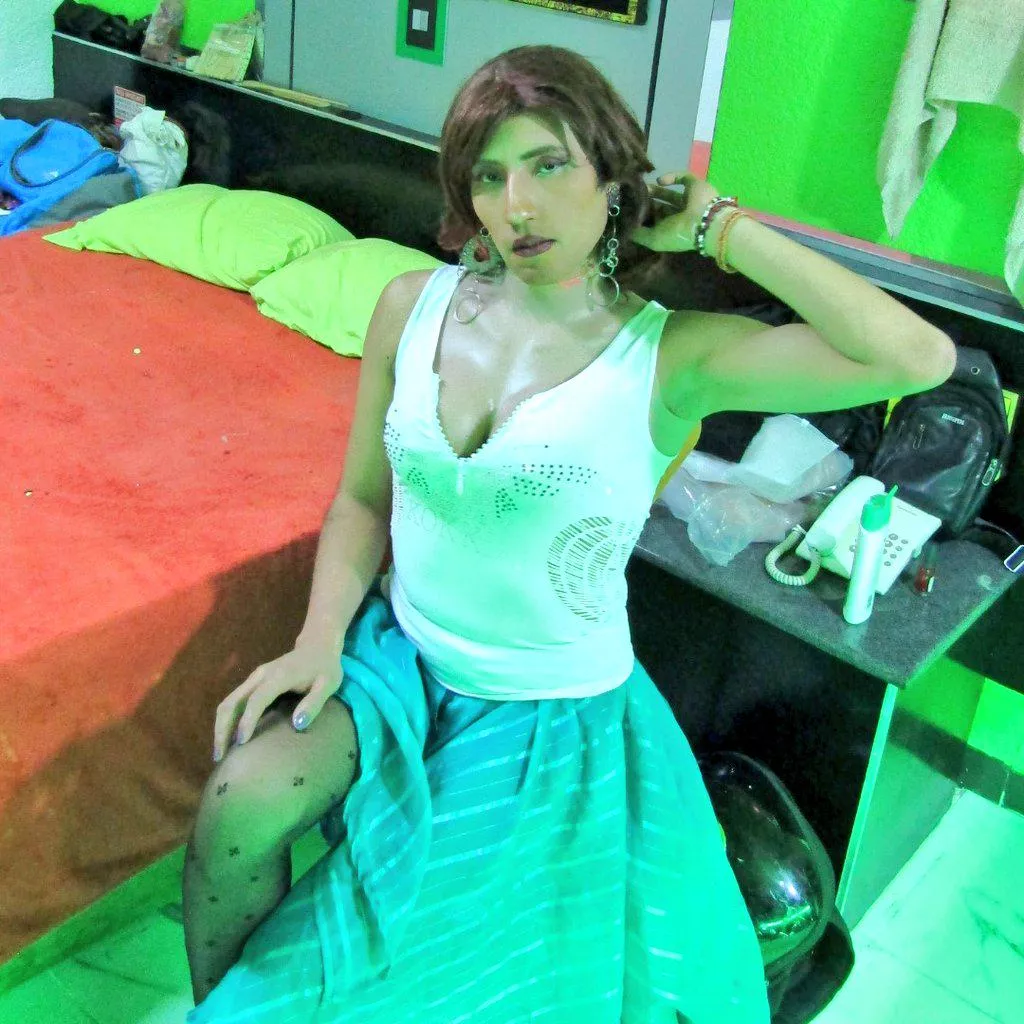 Who likes brunette Sissy girls?