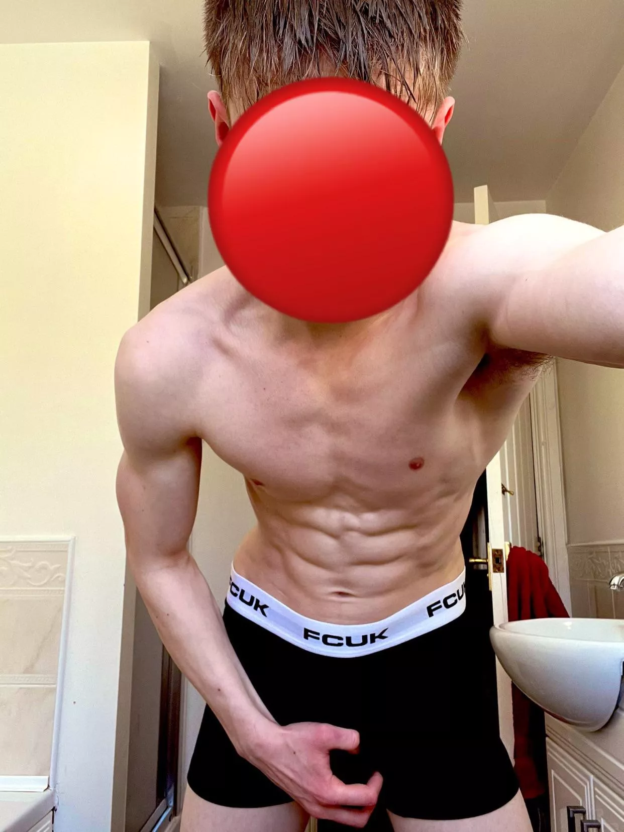 18 shredded lean looking for a handsome dude with abs