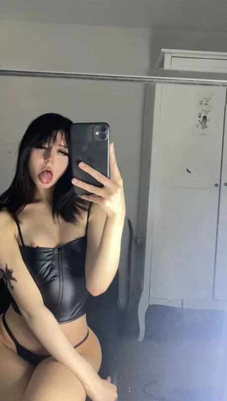 2005 ahegao, smash or pass?