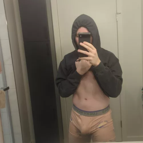 21 M hope you guys enjoy my bulge