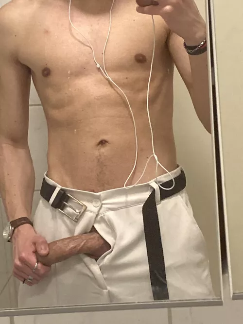 21, wanna fuck some ass, someone who can host??😋