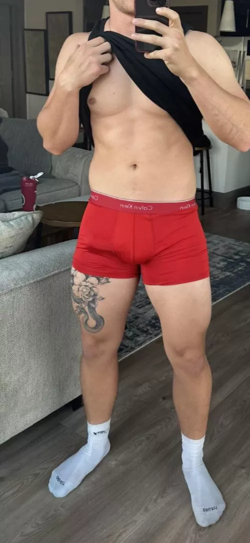 25 GL muscular stud 👀 for same. <35 muscular+ hung+ hookup vids+++ GL+. DM me