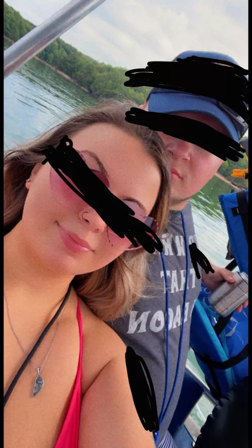 [28/26] [MF4F] [ Central, KY] [KY couple for F unicorn] No couples or males No couples or males. Must be discreet!