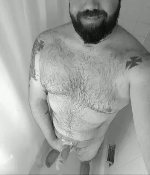 Anybody want to come get clean with me? Or do you prefer it dirty😏😈