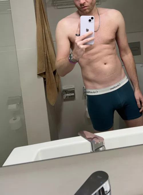 Anyone wanna roleplay as my stepson, start by accidentally snapping me a nude. Hmu with asl then start with nude Nathanuk111