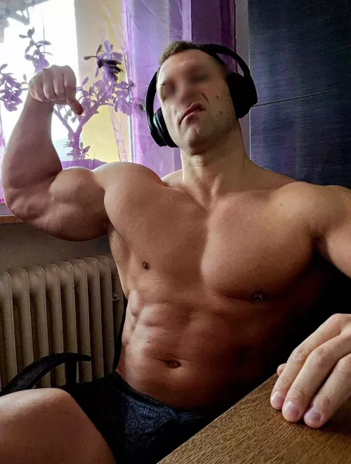 Arm is getting bigger 💪