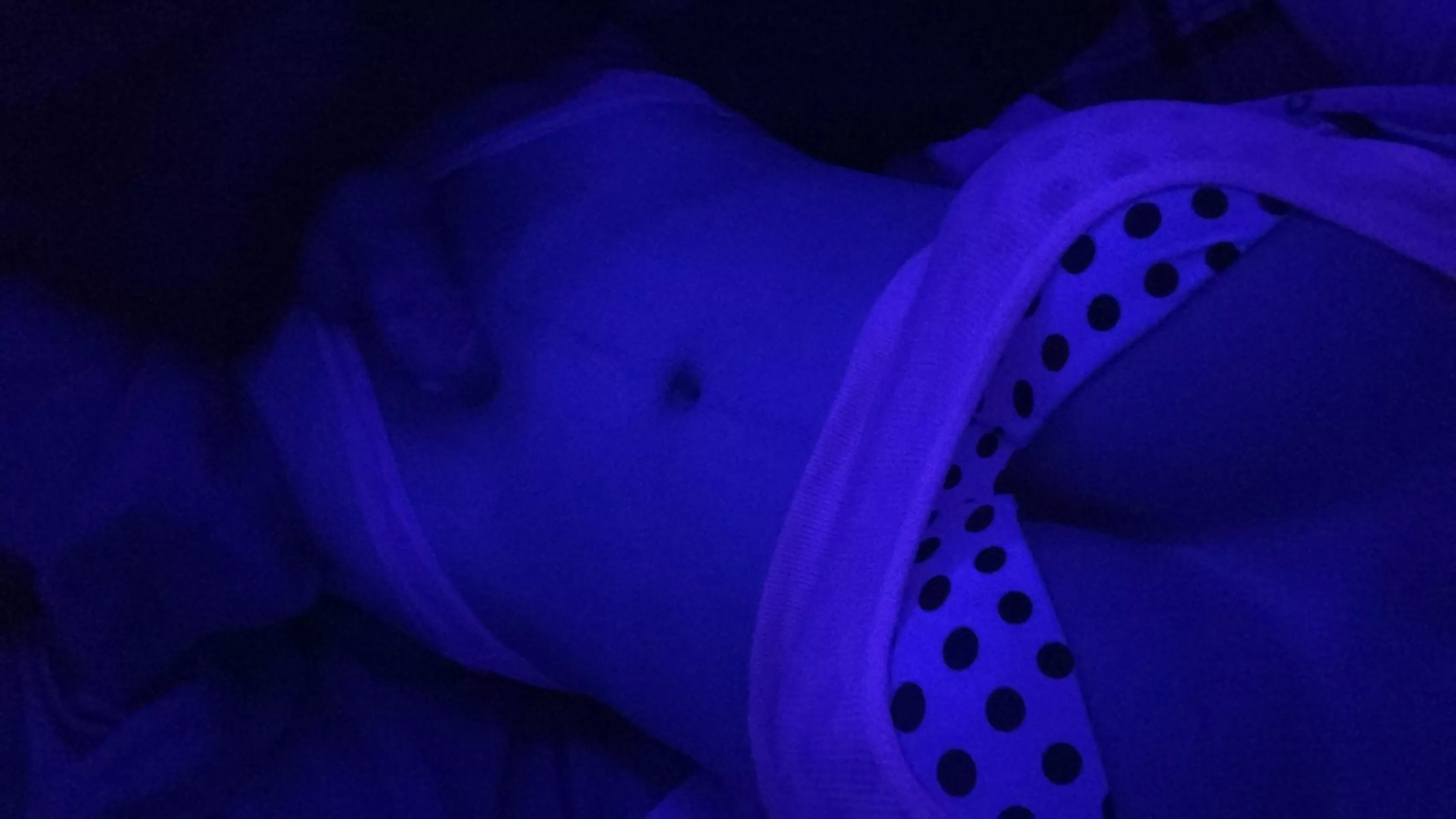 Big boobs, tiny pp;)