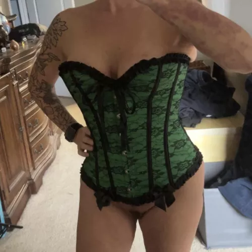 Do you like my St Patty’s corset