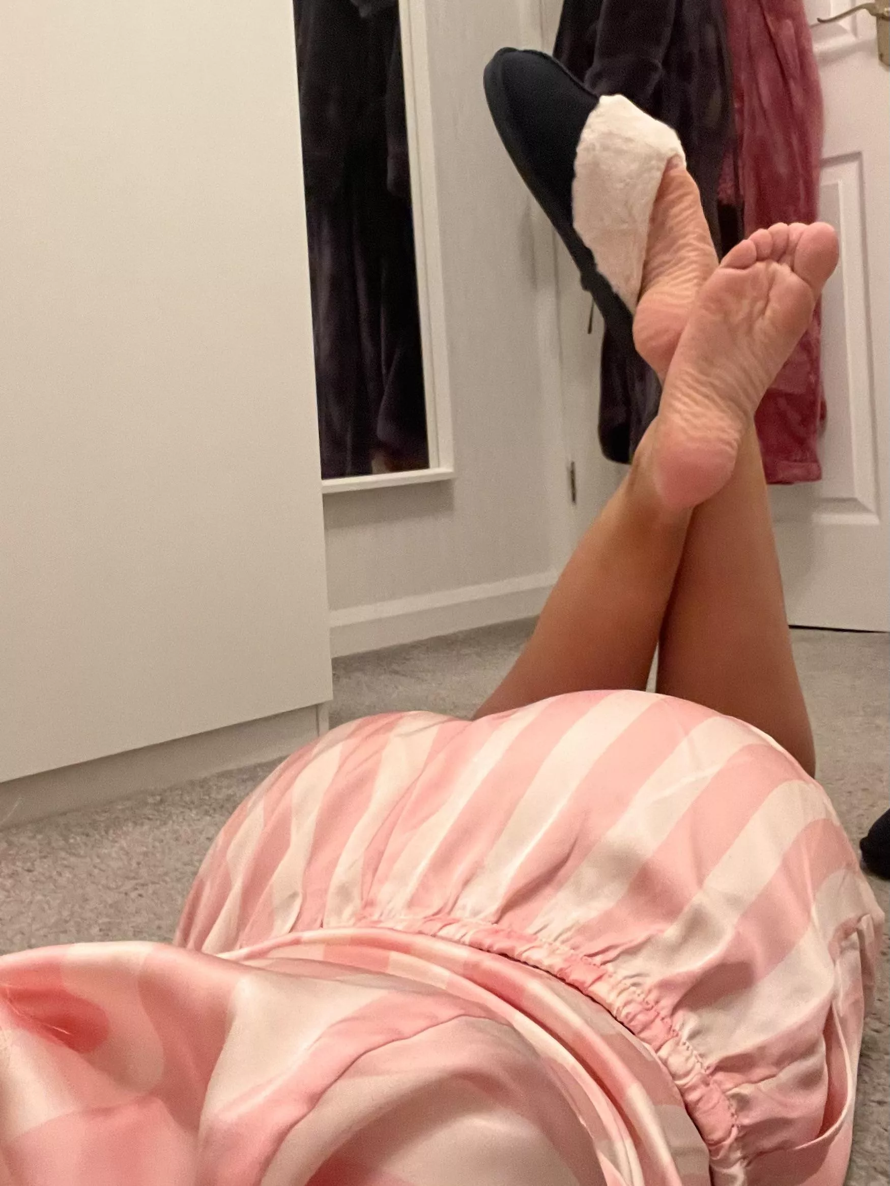 Do you like this view of my wrinkly soles?