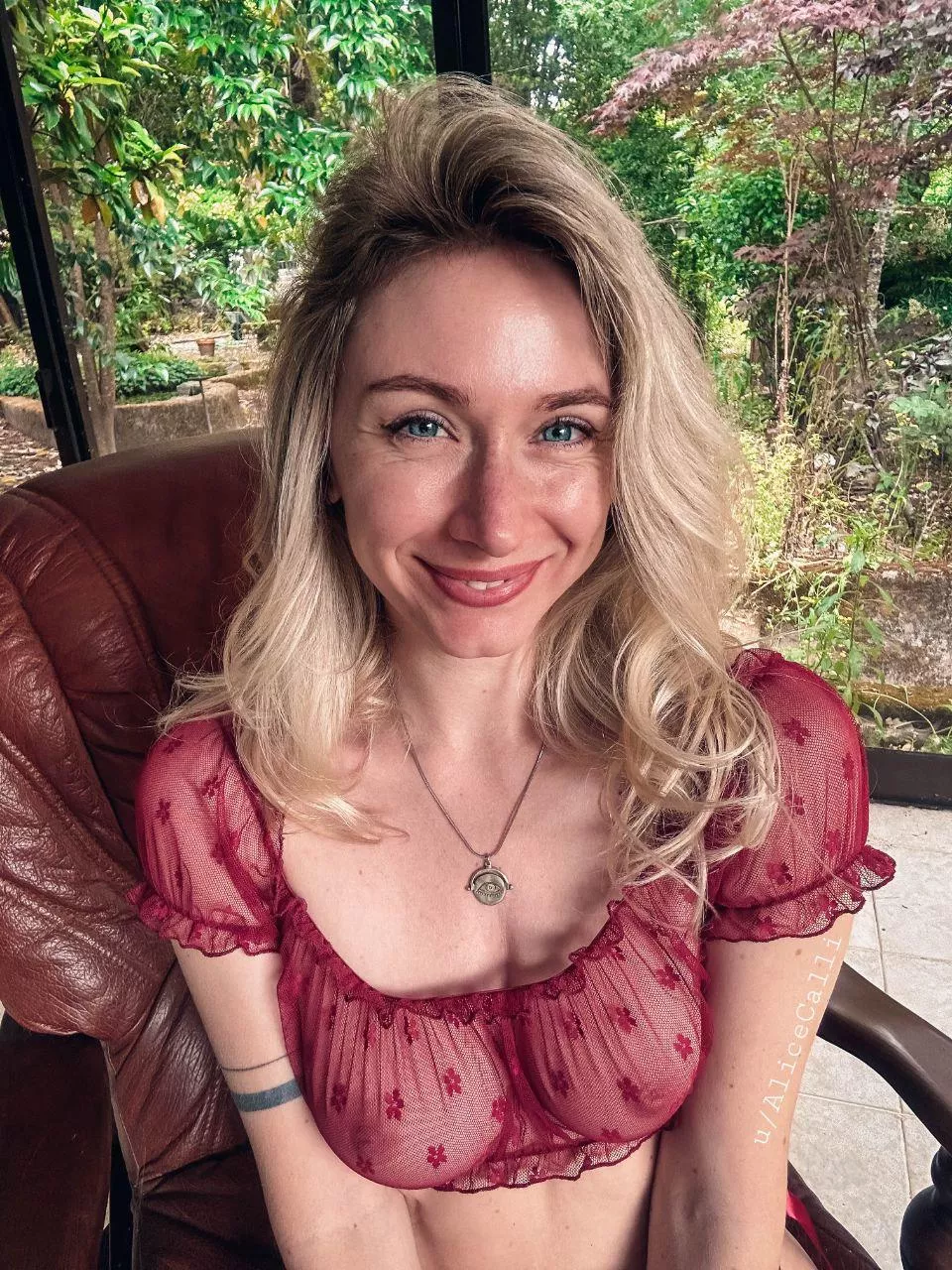 Dont you wish your gf was hot like me