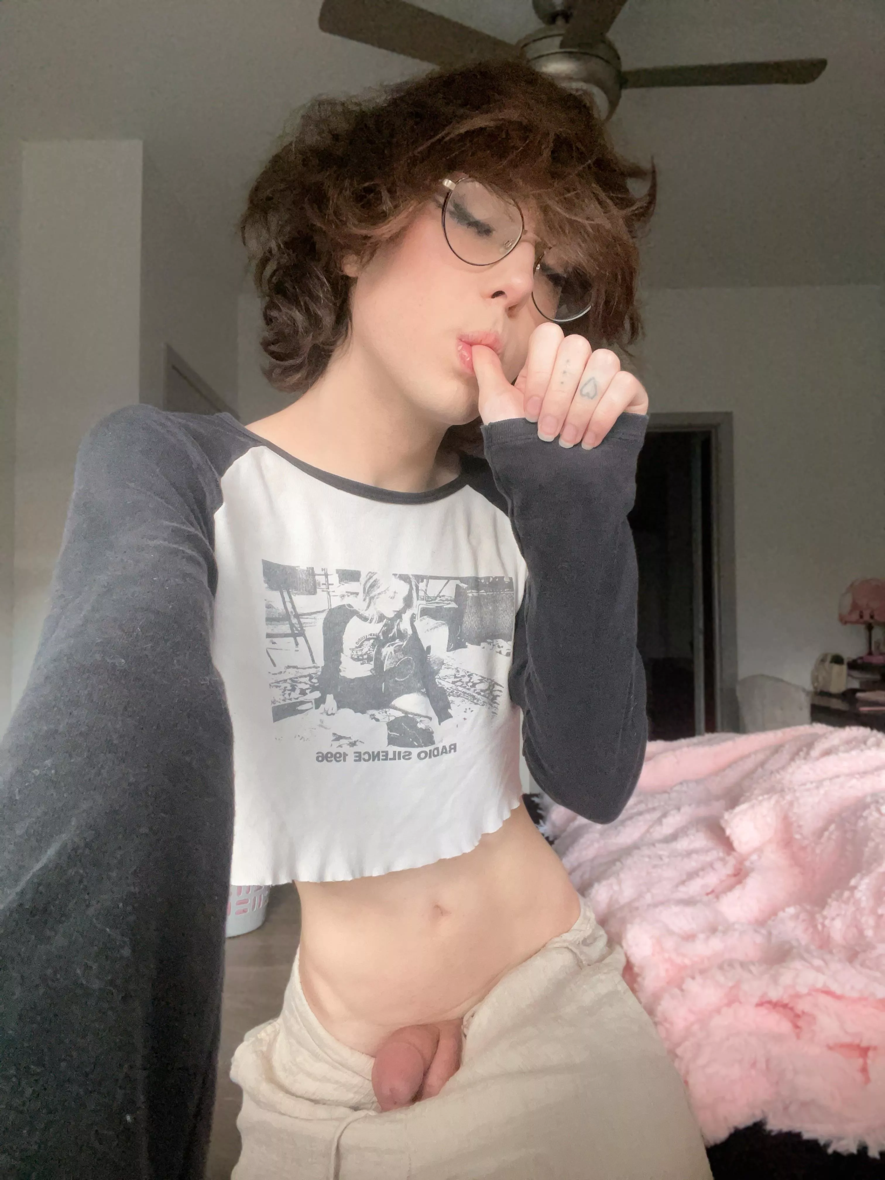ever tried with a femboy before? 🤍😽