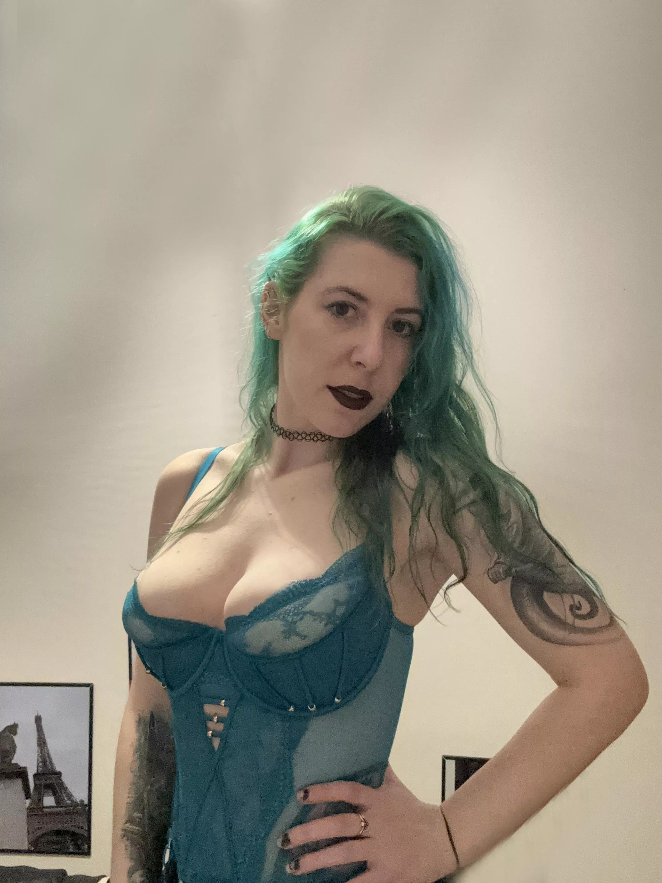 [f] Hot in blue
