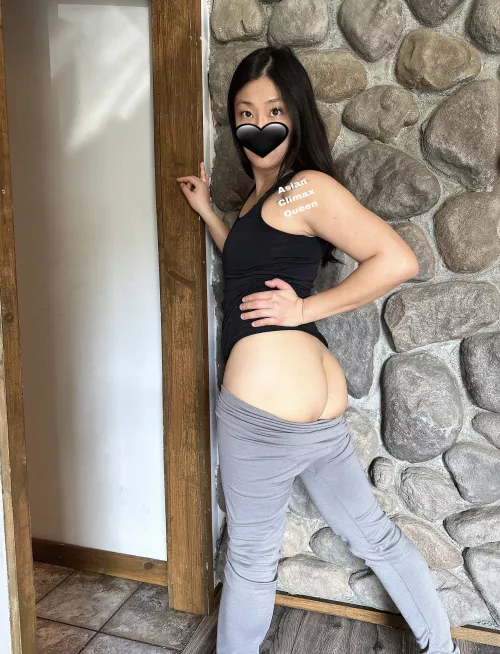 First post in here: Gray sweatpants give me life! 