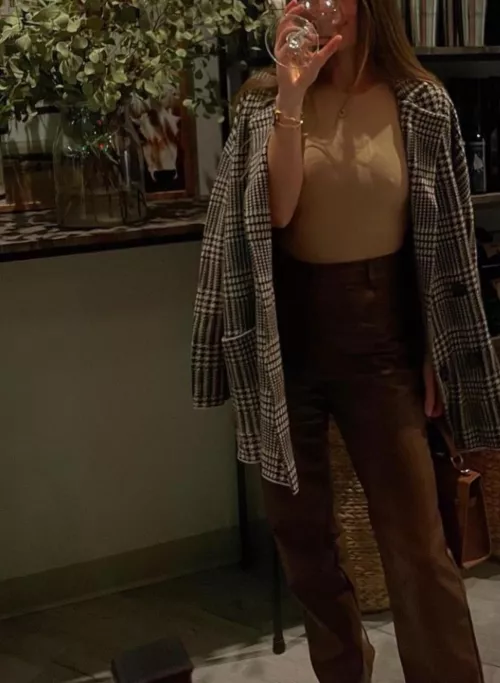 Girls night out sometimes starts like this 🥂