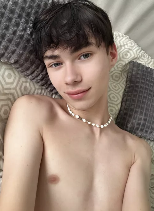 hello i'm 19 surfer boy would you like to exchange selfies hehe :3