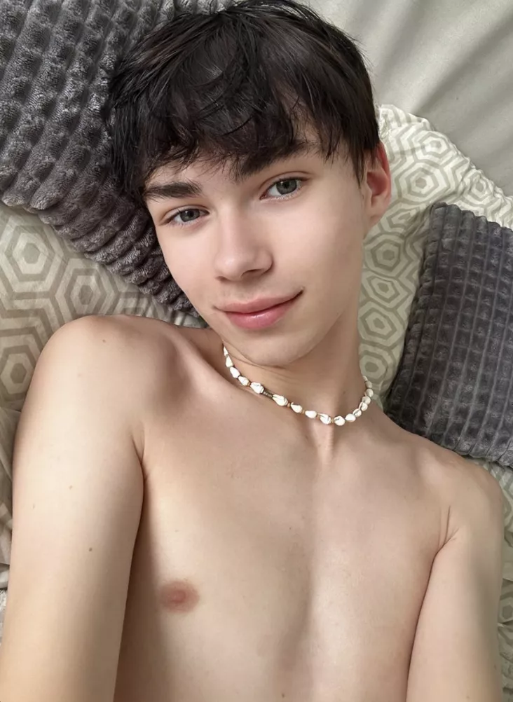 hello i'm 19 surfer boy would you like to exchange selfies hehe :3