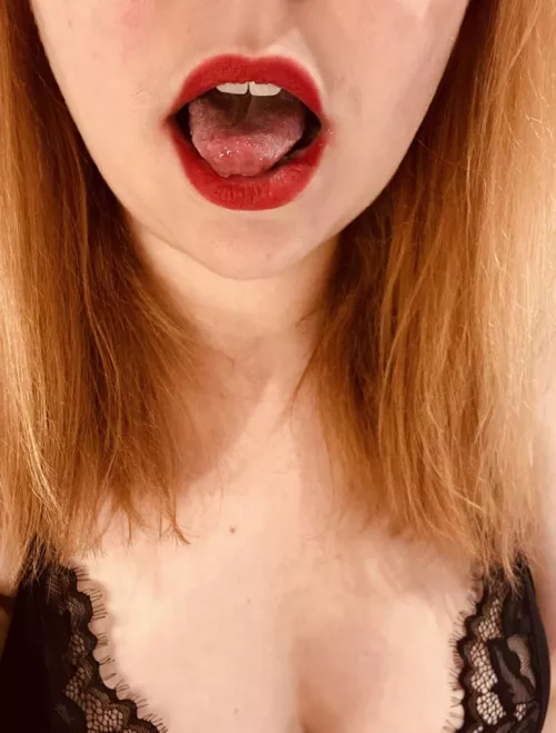 Horny Redhead MILF - Watch me squirt and get my ass fucked