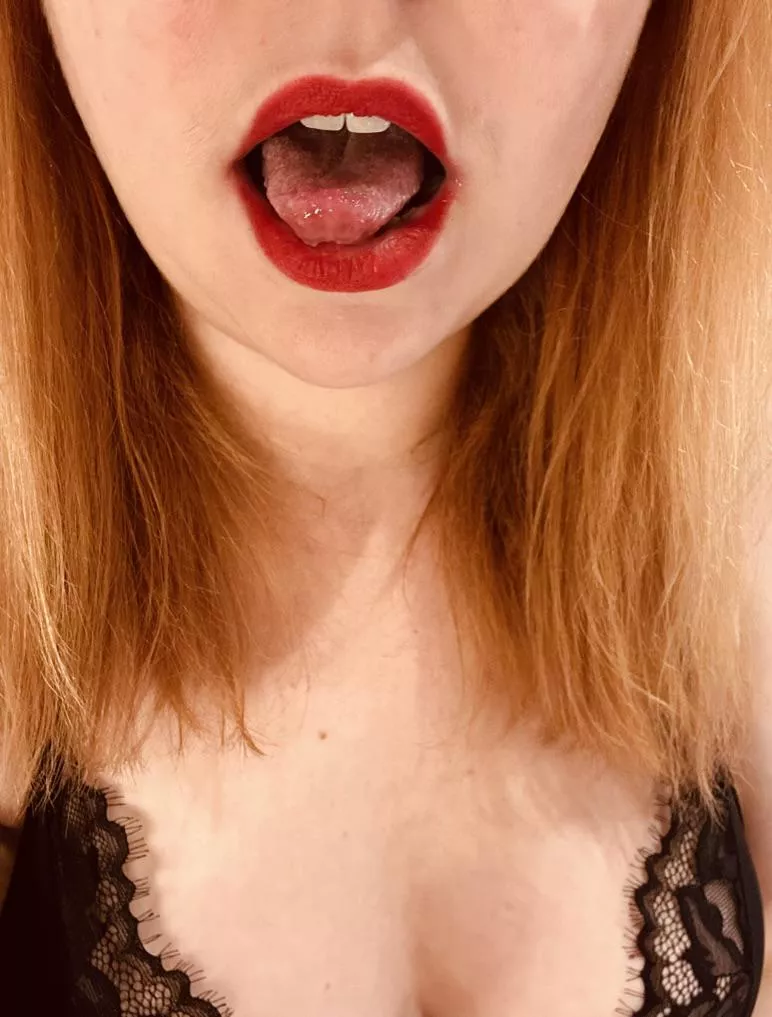 Horny Redhead MILF - Watch me squirt and get my ass fucked