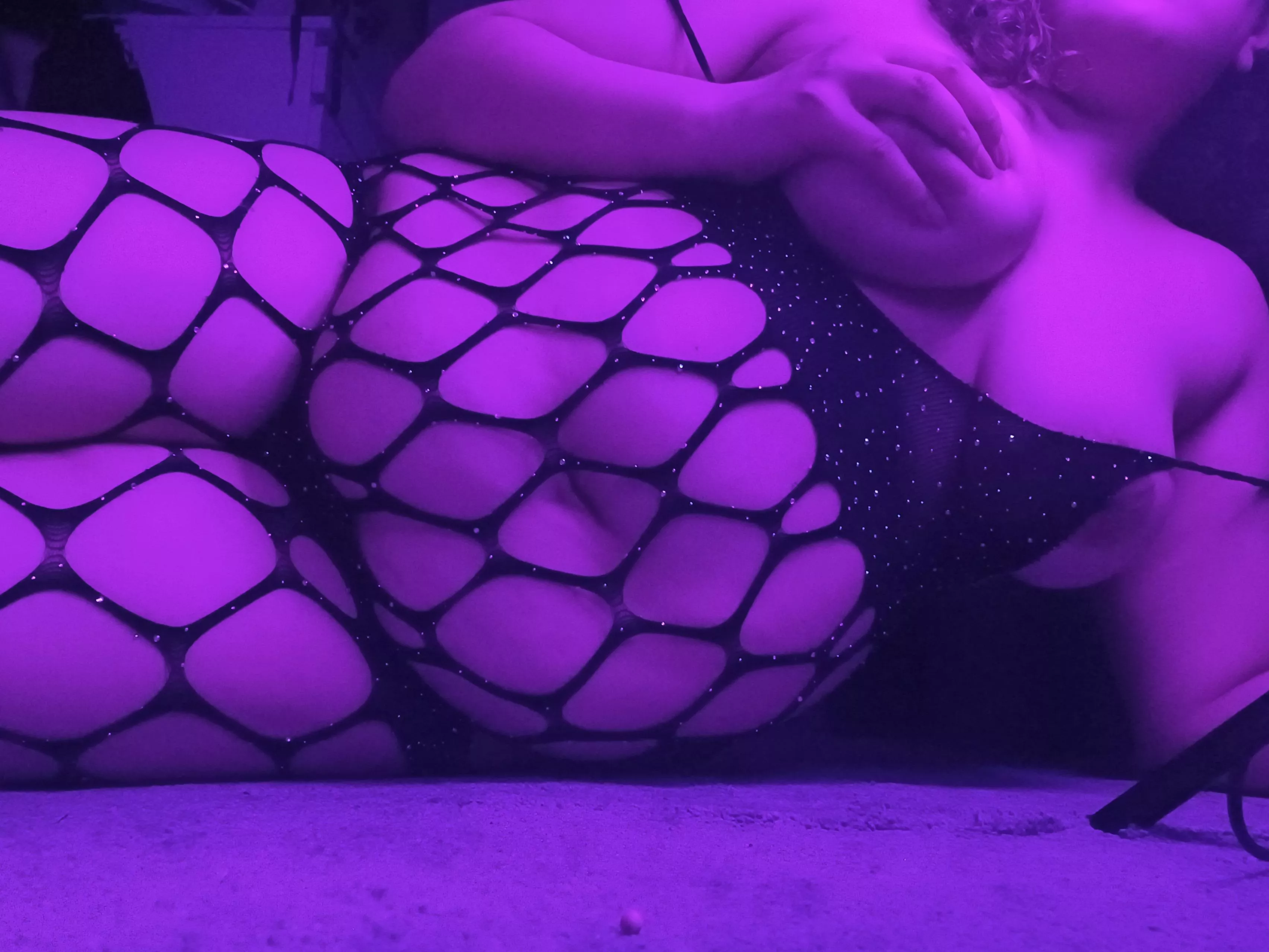 How does my body look in this lighting ? Be honest 