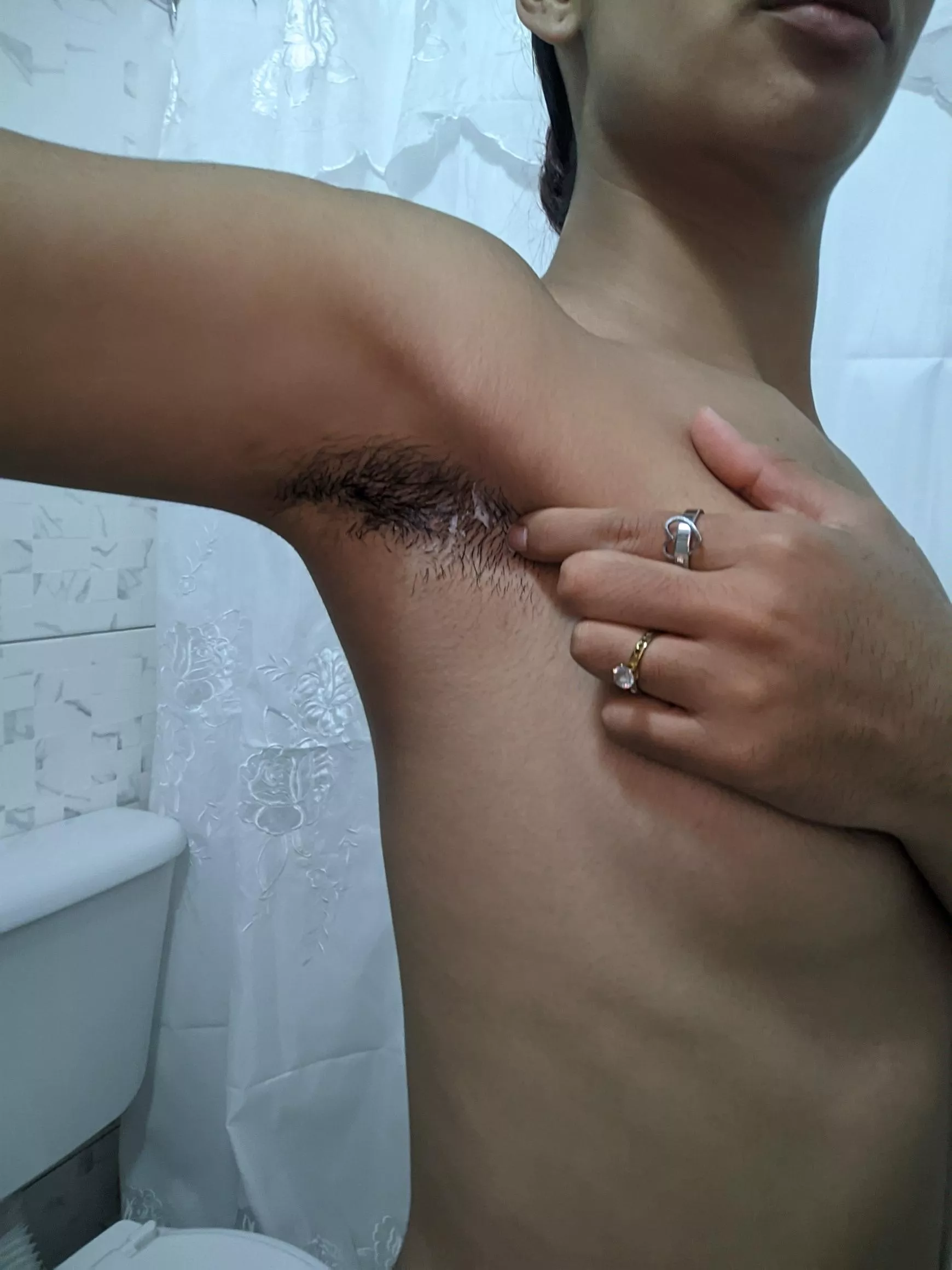 How my hairy armpits looks after a long day without deodorant, are you brave to lick?