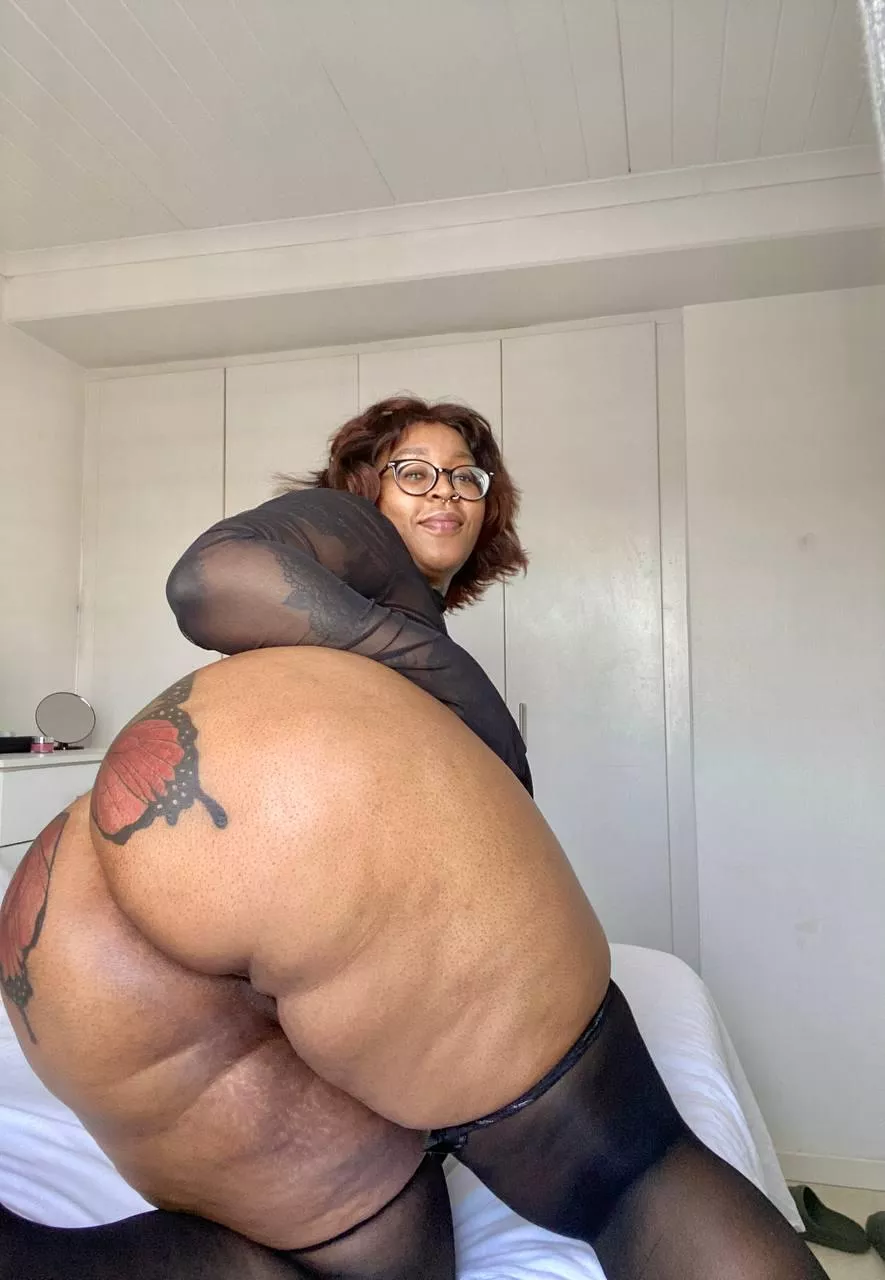 I love looking back while you give me backshots 