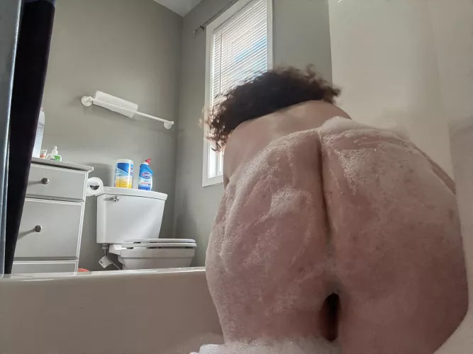 I need a scrub daddy/mommy to come scrub me 😉