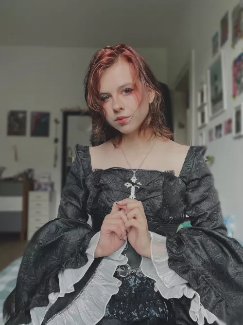 I really should wear more gothic stuff!