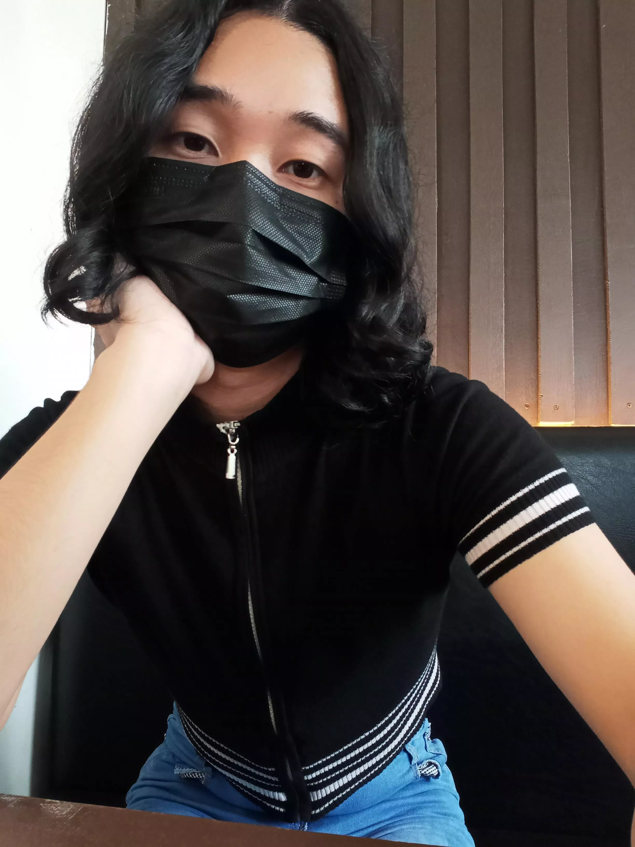 im so happy my sister let me borrow her croptop <3