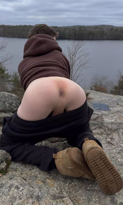 It’s so cold up here, keep me warm ?⛅️