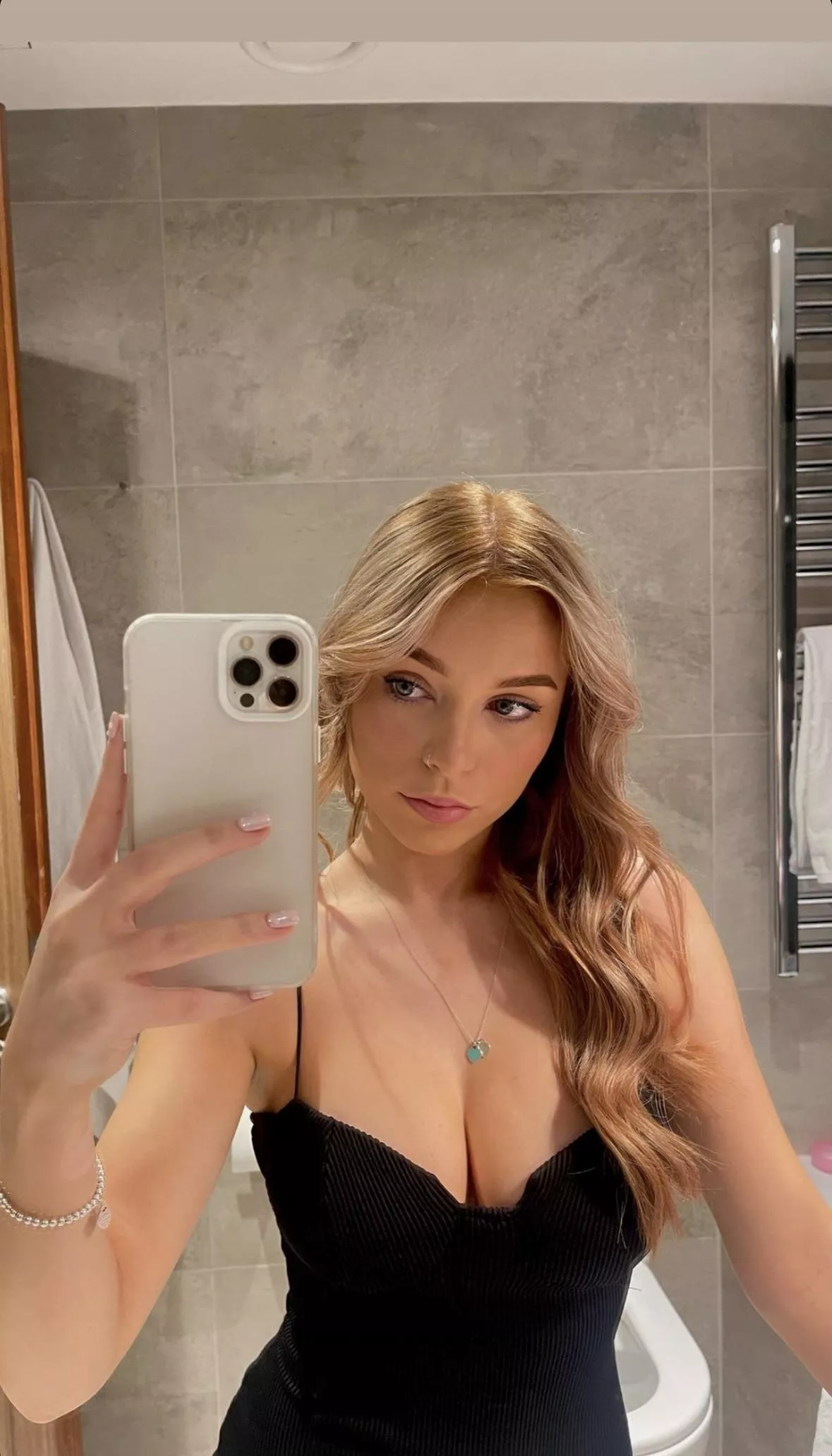 IUTR love the dress 😍