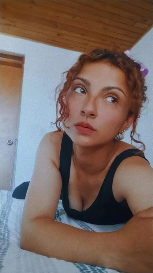 Kissing burns 6.4 calories a minute, let's work out